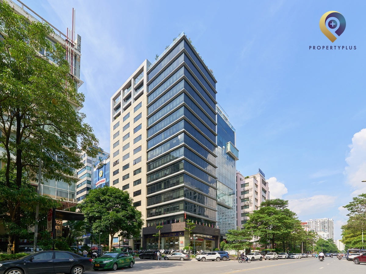 Góc nhìn khác của tòa nhà IC-Building với bầu trời xanh trong do Property Plus giới thiệu